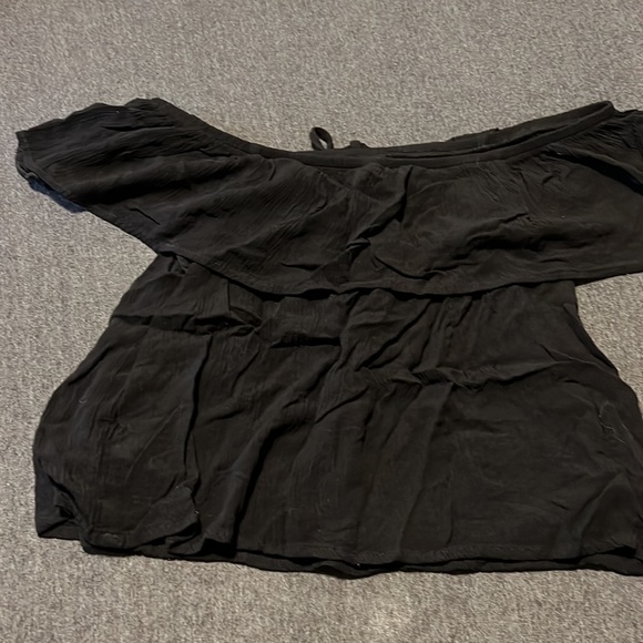 Black floral off the shoulder top size small - Picture 9 of 9